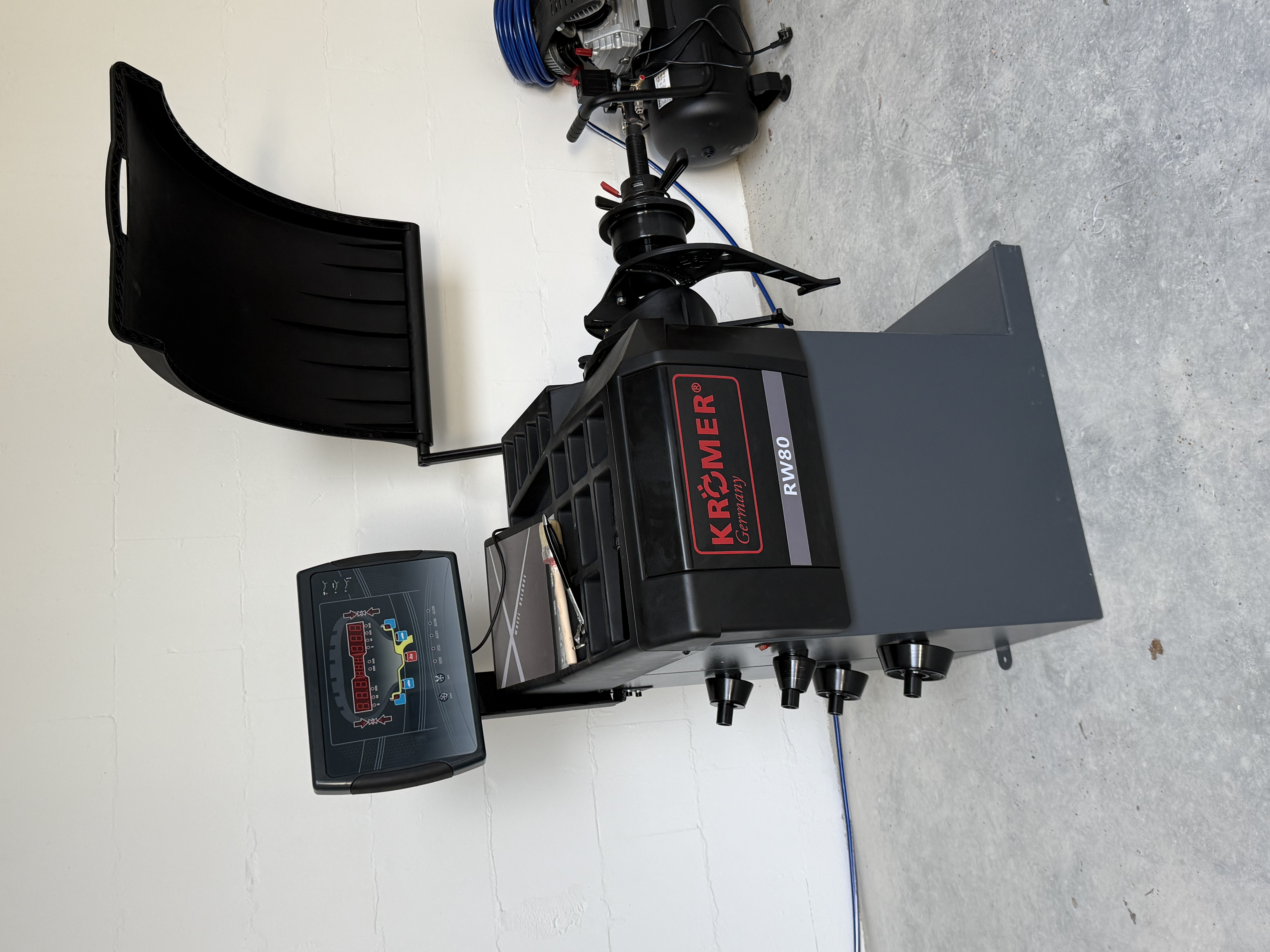 reifenwuchtmaschine-rw80-kroemer-kunden