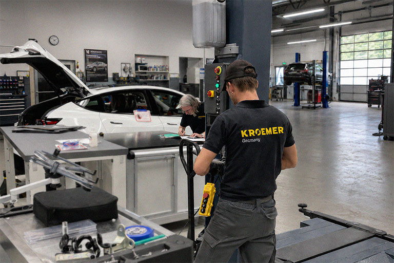 karriere-kroemer-hebebuehnen-werkstatt